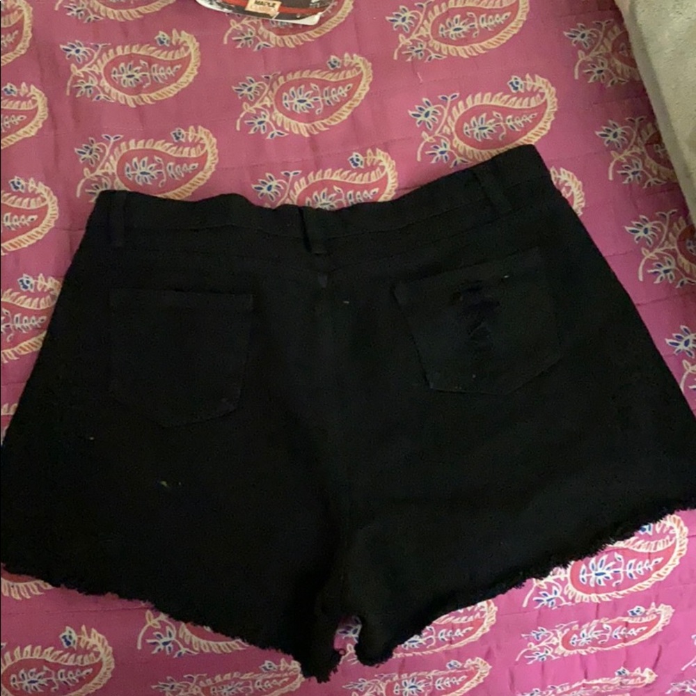 Shorts - Picture 3 of 3